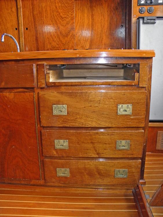 Saloon, Accommodation